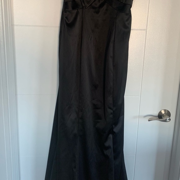 LE CHÂTEAU LONG BLACK DRESS - Picture 2 of 8